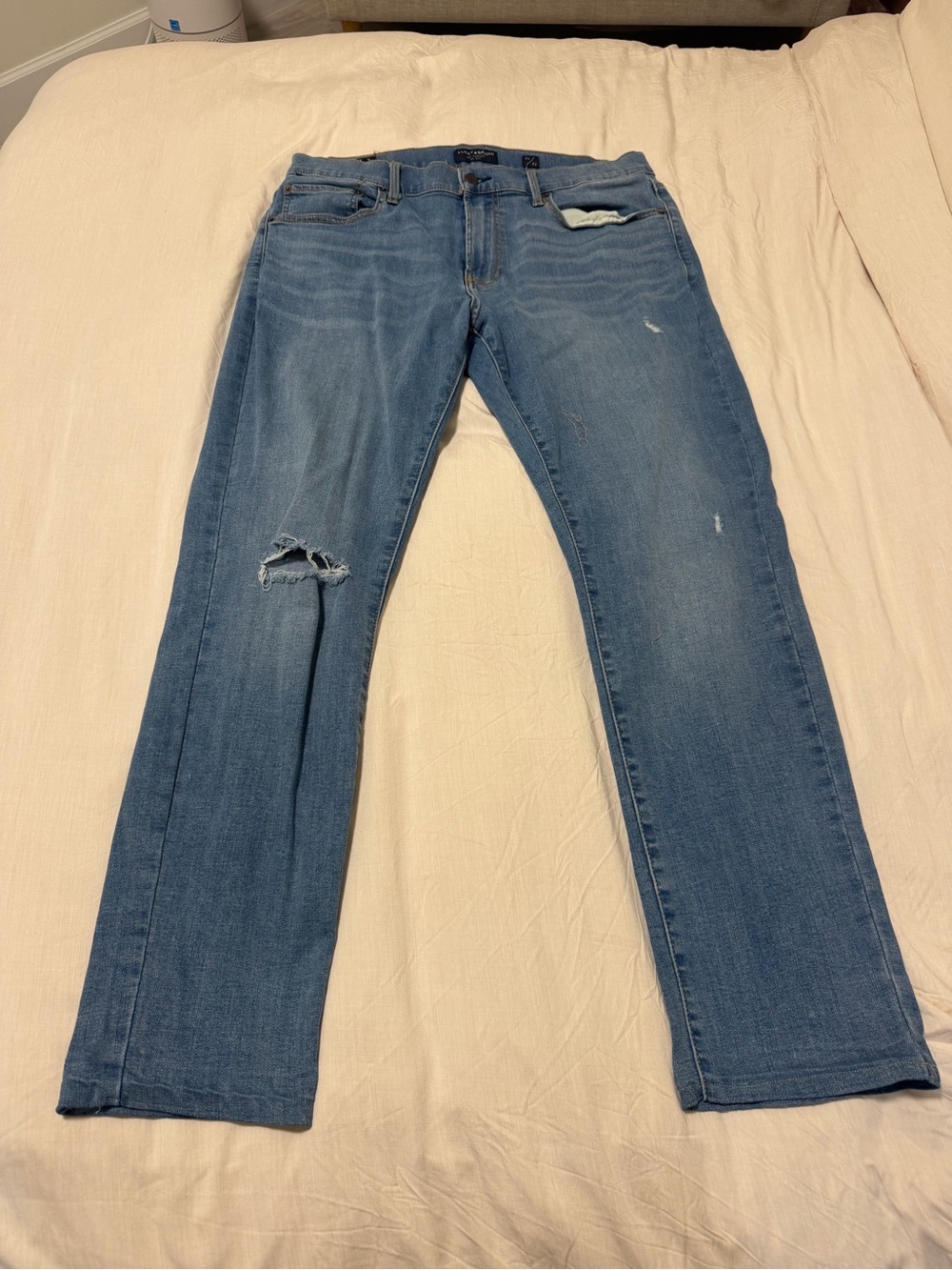 Lucky Brand Men's Light Blue Straight Jeans with Distressed Knee